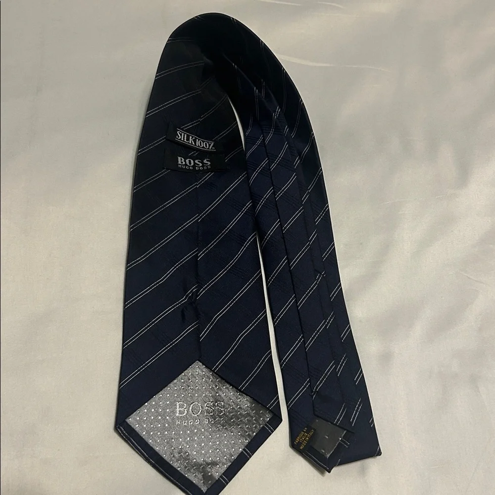 Like❤️for $3 off👠 Boss Hugo Boss blue stripe tie